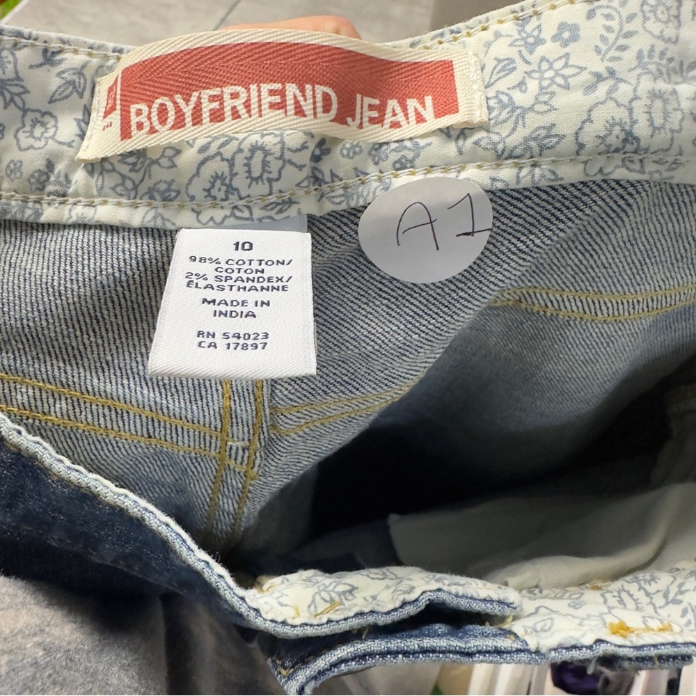 GAP Boyfriend Jeans Size 10 Distressed Medium Wash Denim Relaxed Fit Women - Picture 9 of 9